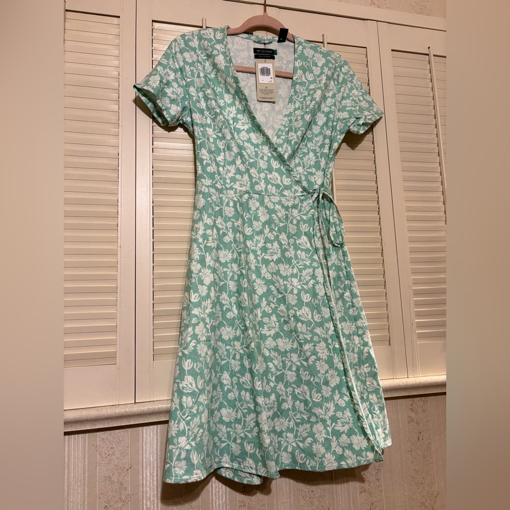 Dockers Floral Wrap Dress in blue and White! Size XS women’s NWT!